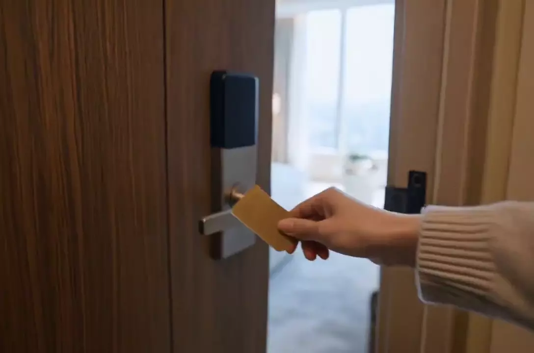 Prévia de Luxury Hotel Room Exploration Video
